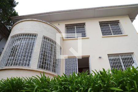 Casa à venda com 420m², 4 quartos e 4 vagas Casa à venda com 420m², 4 quartos e 4 vagasFachada