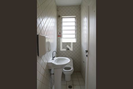 Casa à venda com 420m², 4 quartos e 4 vagas Casa à venda com 420m², 4 quartos e 4 vagasBanheiro