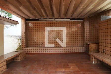 Casa à venda com 420m², 4 quartos e 4 vagas Casa à venda com 420m², 4 quartos e 4 vagasÁrea comum - Churrasqueira