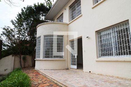 Casa à venda com 420m², 4 quartos e 4 vagas Casa à venda com 420m², 4 quartos e 4 vagasFachada