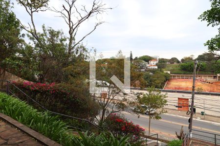 Casa à venda com 420m², 4 quartos e 4 vagas Casa à venda com 420m², 4 quartos e 4 vagasJardim