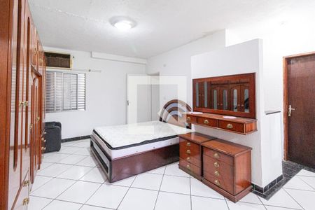 Casa à venda com 250m², 3 quartos e 2 vagassuíte