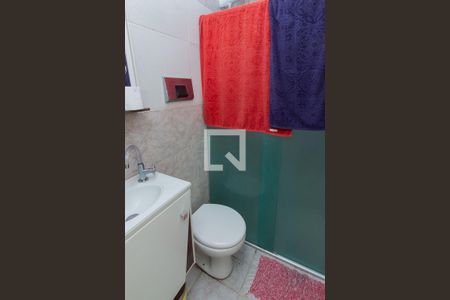 Banheiro de apartamento à venda com 1 quarto, 44m² em Rubem Berta, Porto Alegre