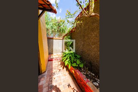 Casa de condomínio à venda com 80m², 2 quartos e sem vaga Casa de condomínio à venda com 80m², 2 quartos e sem vagaEntrada