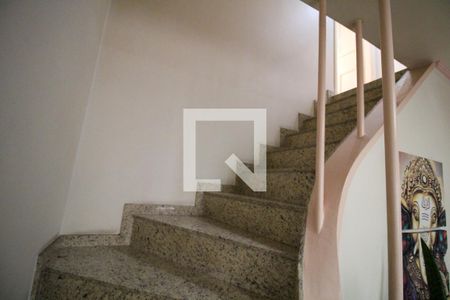 Escada de casa de condomínio para alugar com 2 quartos, 90m² em Tatuapé, São Paulo