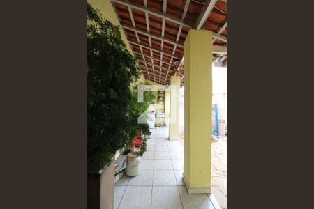 Casa à venda com 180m², 2 quartos e 3 vagasVaranda e Área de Serviço