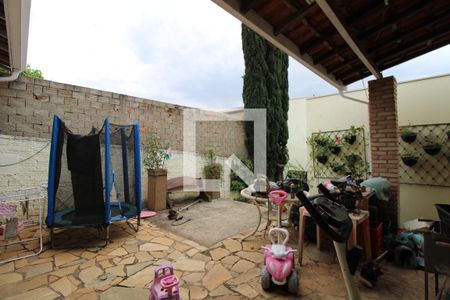 Casa à venda com 180m², 2 quartos e 3 vagasQuintal