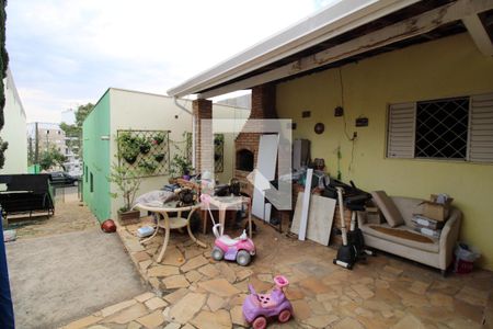 Casa à venda com 180m², 2 quartos e 3 vagasQuintal