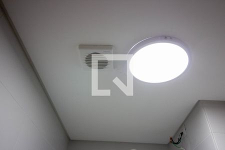 Banheiro de kitnet/studio para alugar com 1 quarto, 28m² em Luz, São Paulo