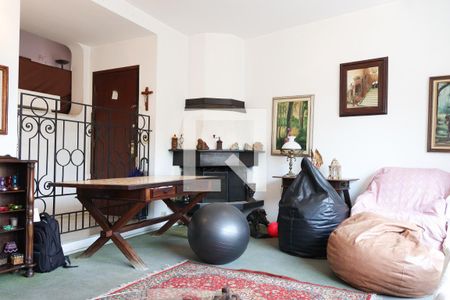 Casa à venda com 224m², 4 quartos e 2 vagas Casa à venda com 224m², 4 quartos e 2 vagasSala de Estar