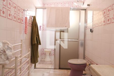 Casa à venda com 224m², 4 quartos e 2 vagas Casa à venda com 224m², 4 quartos e 2 vagasBanheiro 1