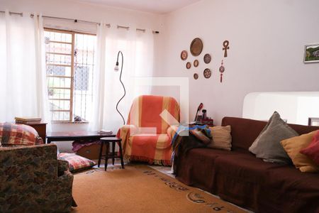 Casa à venda com 224m², 4 quartos e 2 vagas Casa à venda com 224m², 4 quartos e 2 vagasSala de TV