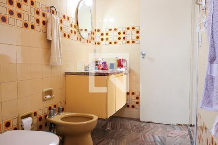 Casa à venda com 224m², 4 quartos e 2 vagas Casa à venda com 224m², 4 quartos e 2 vagasBanheiro da Suíte