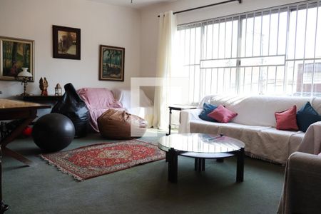 Casa à venda com 224m², 4 quartos e 2 vagas Casa à venda com 224m², 4 quartos e 2 vagasSala de Estar