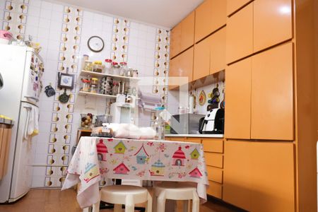 Casa à venda com 224m², 4 quartos e 2 vagas Casa à venda com 224m², 4 quartos e 2 vagasCozinha