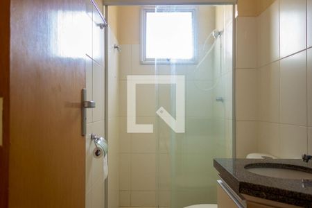 Banheiro de apartamento para alugar com 2 quartos, 53m² em Jardim Patrícia, Uberlândia