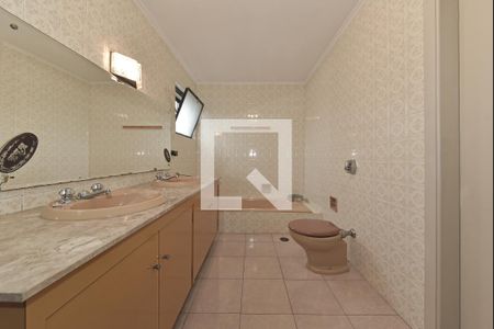 Casa à venda com 350m², 3 quartos e 3 vagasBanheiro da Suíte 1