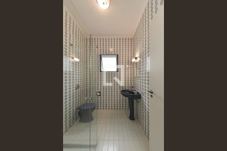 Casa à venda com 350m², 3 quartos e 3 vagasBanheiro da Suíte 2