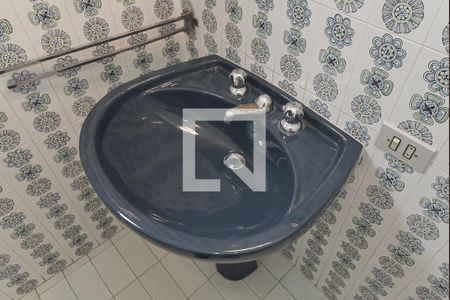 Casa à venda com 350m², 3 quartos e 3 vagasBanheiro da Suíte 2