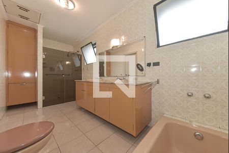 Casa à venda com 350m², 3 quartos e 3 vagasBanheiro da Suíte 1