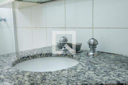 Banheiro Social de apartamento para alugar com 2 quartos, 50m² em Jardim Aeroporto, São Paulo