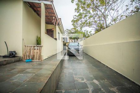 Casa à venda com 140m², 4 quartos e 6 vagas Casa à venda com 140m², 4 quartos e 6 vagasGaragem