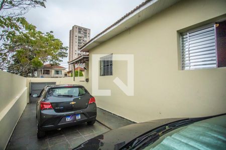 Casa à venda com 140m², 4 quartos e 6 vagas Casa à venda com 140m², 4 quartos e 6 vagasGaragem