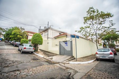 Casa à venda com 140m², 4 quartos e 6 vagas Casa à venda com 140m², 4 quartos e 6 vagasFachada