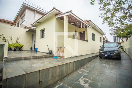 Casa à venda com 140m², 4 quartos e 6 vagas Casa à venda com 140m², 4 quartos e 6 vagasGaragem