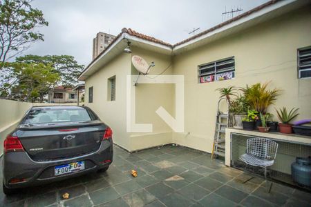 Casa à venda com 140m², 4 quartos e 6 vagas Casa à venda com 140m², 4 quartos e 6 vagasGaragem