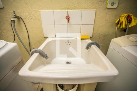 Casa à venda com 140m², 4 quartos e 6 vagas Casa à venda com 140m², 4 quartos e 6 vagasÁrea de Serviço / Churrasqueira