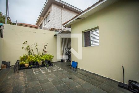Casa à venda com 140m², 4 quartos e 6 vagas Casa à venda com 140m², 4 quartos e 6 vagasGaragem / Quintal