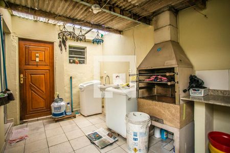 Casa à venda com 140m², 4 quartos e 6 vagas Casa à venda com 140m², 4 quartos e 6 vagasÁrea de Serviço / Churrasqueira