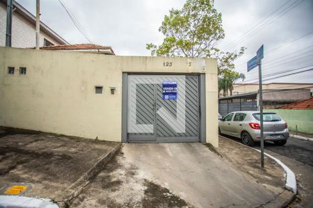 Casa à venda com 140m², 4 quartos e 6 vagas Casa à venda com 140m², 4 quartos e 6 vagasFachada