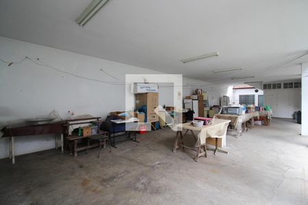 Casa para alugar com 440m², 4 quartos e 3 vagas Casa para alugar com 440m², 4 quartos e 3 vagasQuintal