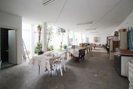 Casa para alugar com 440m², 4 quartos e 3 vagas Casa para alugar com 440m², 4 quartos e 3 vagasQuintal