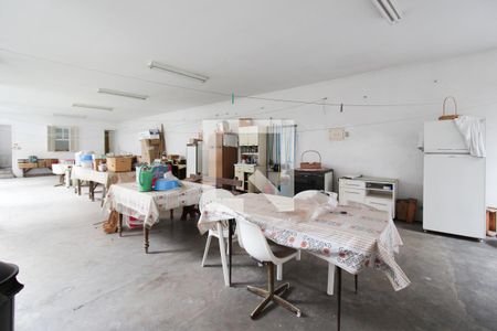 Casa para alugar com 440m², 4 quartos e 3 vagas Casa para alugar com 440m², 4 quartos e 3 vagasQuintal