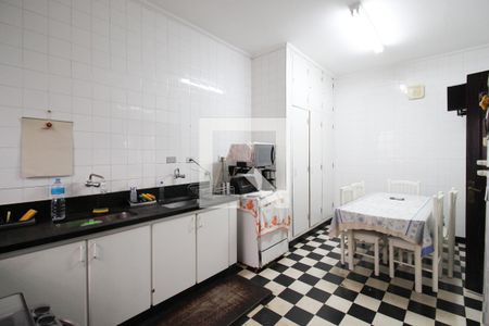 Casa para alugar com 440m², 4 quartos e 3 vagas Casa para alugar com 440m², 4 quartos e 3 vagasCozinha