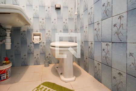 Casa para alugar com 440m², 4 quartos e 3 vagas Casa para alugar com 440m², 4 quartos e 3 vagasBanheiro de Serviço 1