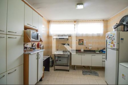 Casa à venda com 131m², 4 quartos e 4 vagasCozinha 