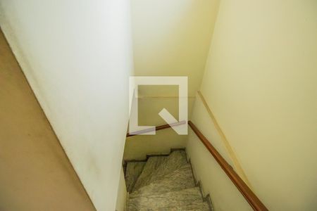 Casa à venda com 131m², 4 quartos e 4 vagasEscada