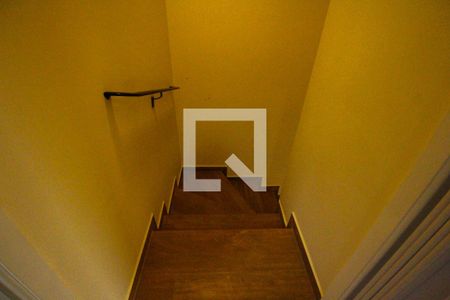 Casa para alugar com 60m², 2 quartos e sem vaga Casa para alugar com 60m², 2 quartos e sem vagaEscada