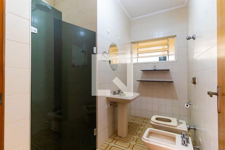 Casa à venda com 440m², 4 quartos e 4 vagasBanheiro social