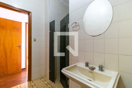 Casa à venda com 440m², 4 quartos e 4 vagasBanheiro social