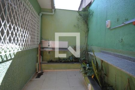 Casa para alugar com 67m², 2 quartos e sem vagaÁrea de Serviço Com Churr..