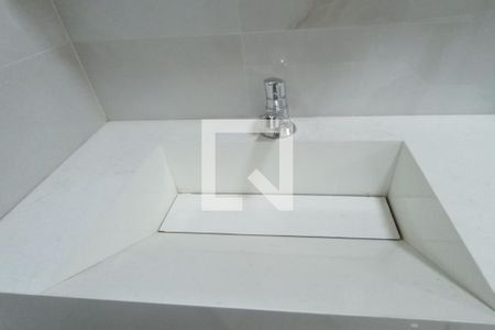 Banheiro de casa para alugar com 2 quartos, 45m² em Vila Ré, São Paulo