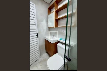 Banheiro de casa para alugar com 2 quartos, 45m² em Vila Ré, São Paulo