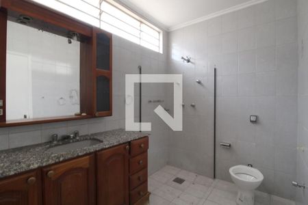 Casa para alugar com 240m², 3 quartos e 5 vagasBanheiro