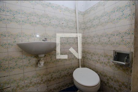 Banheiro de kitnet/studio para alugar com 1 quarto, 30m² em Fonseca, Niterói