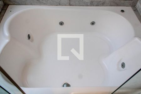 Apartamento para alugar com 600m², 5 quartos e sem vaga Apartamento para alugar com 600m², 5 quartos e sem vagaBanheiro da Suíte 4